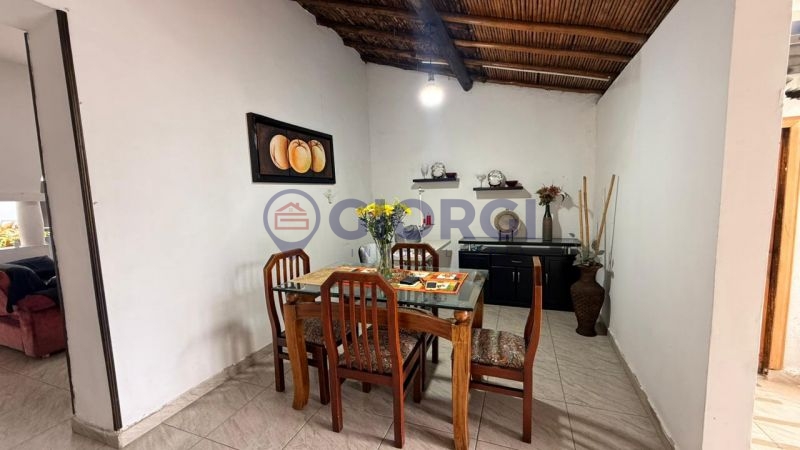 AV Gonzáles Valencia 